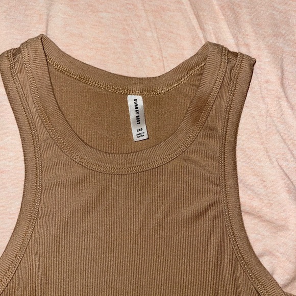 Aritzia Sunday Best Honor Tank - Picture 2 of 4
